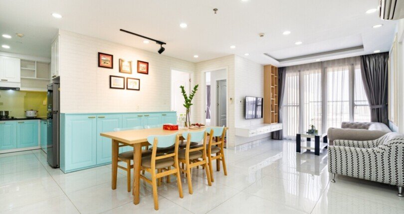 phong khach can ho can ban 3 810x430 - Bán căn hộ chung cư Scenic Valley 1, 77m2, nhà siêu đẹp, giá 4.4 tỷ, nội thất đầy đủ.