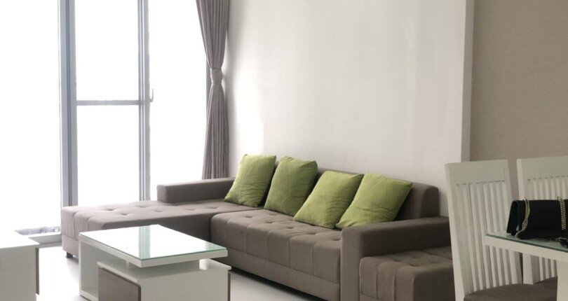phong khach cna ho cho thue 810x430 - Cho thuê căn góc chung cư Scenic Valley 1, 77m2, 02pn, giá 20tr/tháng, nội thất đầy đủ.