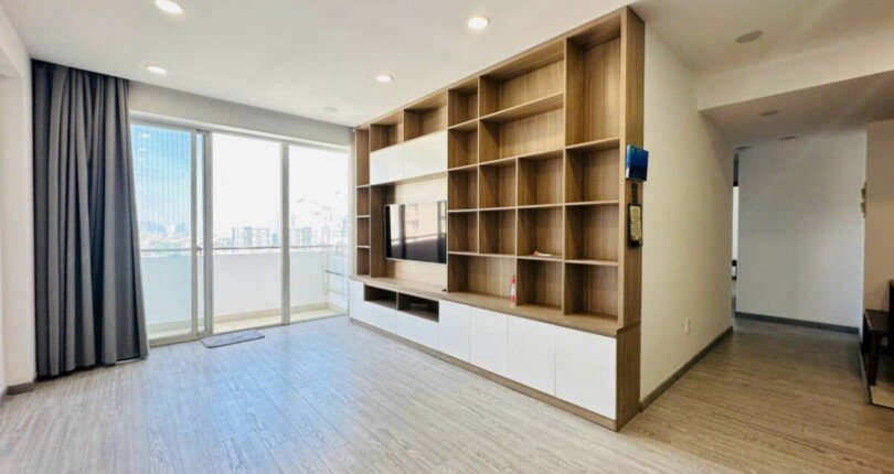 phong khach trong can ho ban tai khu dan cu grand view tan phong quan 7 810x430 - Bán gấp căn hộ Grand View lầu cao view sông giá 6,3 tỷ