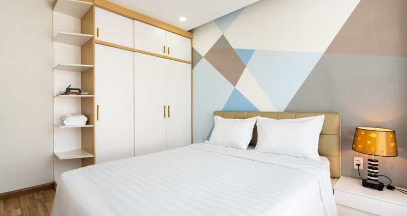 phong ngu can ho can ban 1 810x430 - Bán căn hộ chung cư Scenic Valley 1, 77m2, nhà siêu đẹp, giá 4.4 tỷ, nội thất đầy đủ.