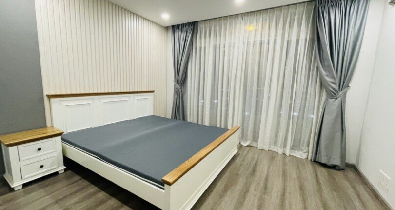 phong ngu cna ho cho thue 810x430 - Cho thuê căn hộ tầng 18 , chung cư Dragon hill 1, 03pn, Nnguyễn Hữu Thọ, giá 15tr/tháng, nội thất đầy đủ.