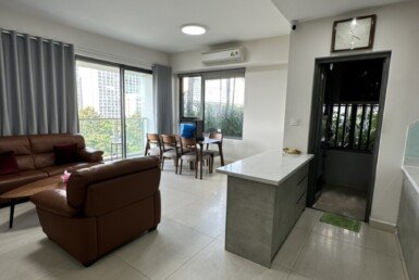 toan-canh-phong-khach-can-ho-ban