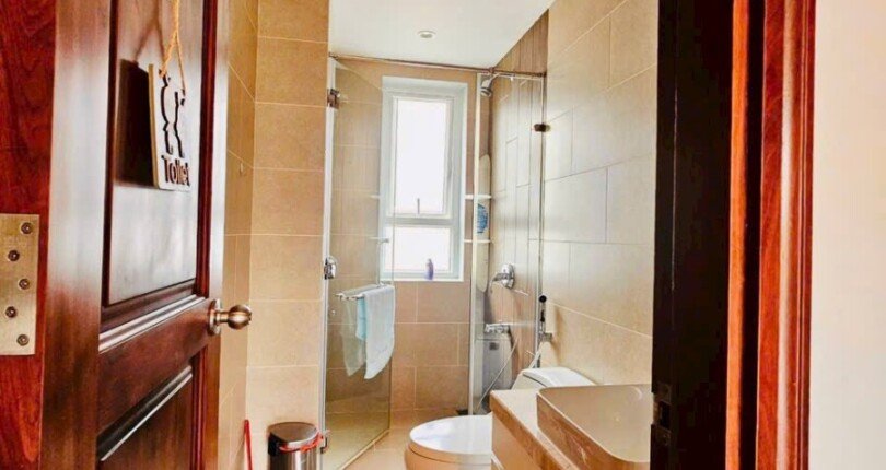 toilet phong ngu master 810x430 - Mua bán nhà biệt thự song lập Khu dân cư Phú Mỹ Vạn Phát Hưng Quận 7 T10/2023 giá 31 tỷ