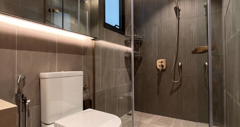toilet trong can ho cho thue 810x430 - Cho thuê căn hộ Khu dân cư The Antonia Phú Mỹ Hưng T10/2023 căn góc view biệt thự