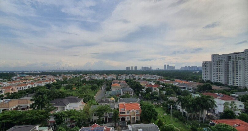 view nhin tu can ho ban 810x430 - Mua bán căn hộ Chung cư Hưng Phúc Happy Residence 3 phòng ngủ view biệt thự t11/2023 giá rẻ