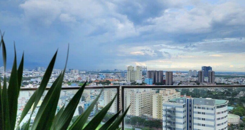 view tu ban cong phong khach can ho ban 810x430 - Mua bán căn hộ Chung cư Khu dân cư Green Valley Quận 7 T11/2023 giá rẻ