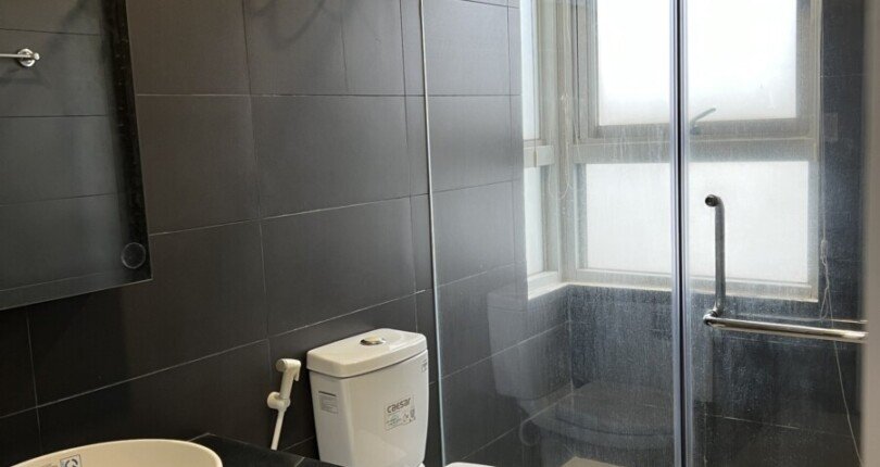 z4648628034091 93134933a1d0e913af63e88497d4b18c 810x430 - Cho thuê Căn hộ 3P Star Hill, lầu cao, nhà đẹp gần SECC và trường Đinh Thiện Lý, chỉ 95-$/ tháng