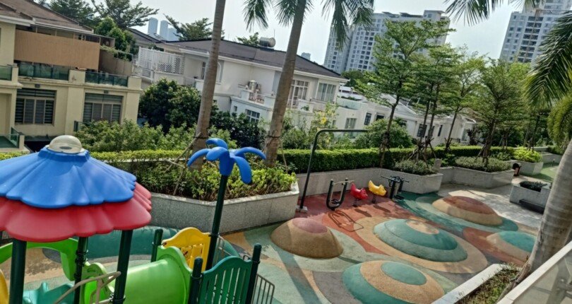 z4758855670484 03174a7d06b51e19dba749c37dac8cfc 810x430 - Bán rẻ căn hộ 2PN có sân vườn Hưng Phúc Happy Residences PMH, nhà đẹp, đang có HĐT giá cao, chỉ 4.65 tỷ