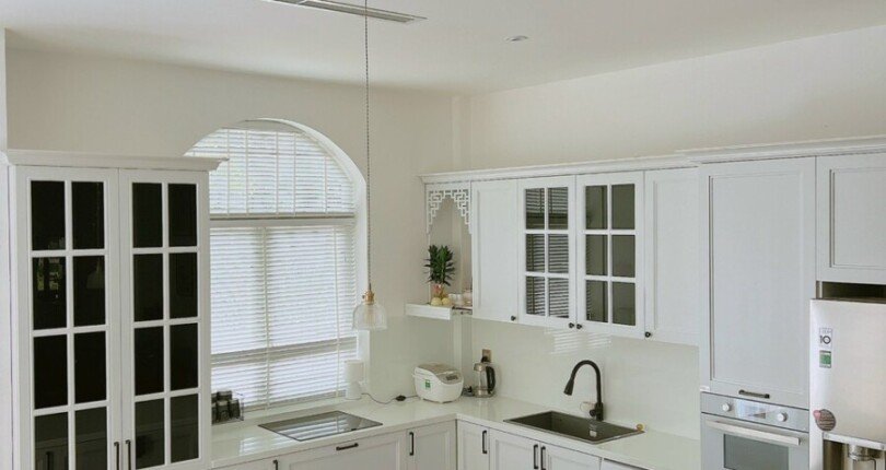 z4784560442491 f908b9d74c8d336bb8bc7022801f96aa 810x430 - Bán lỗ biệt thự Sol Villas Phố Đông - Q2, khu Compound, nhà mới deco rất đẹp, giá đầu tư chỉ 15 tỷ