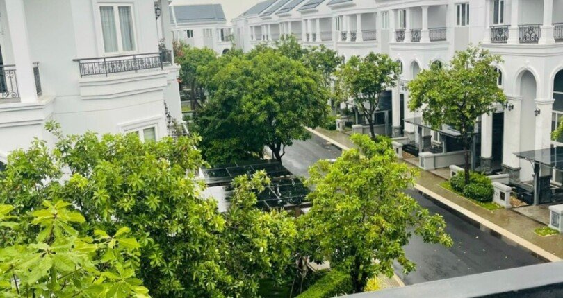 z4784560444262 ebc56a89dce84c747067ebfee59a6399 810x430 - Bán lỗ biệt thự Sol Villas Phố Đông - Q2, khu Compound, nhà mới deco rất đẹp, giá đầu tư chỉ 15 tỷ
