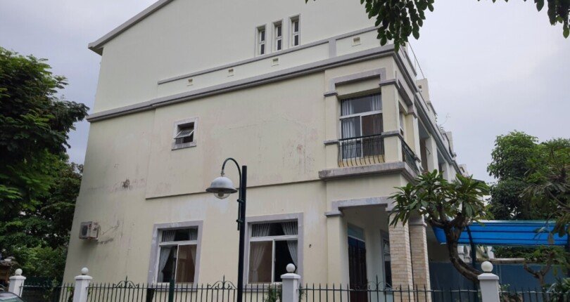 z4809903902559 c4147ba935519f5587ee7d5baee93149 810x430 - Cho thuê biệt thự Hưng Thái 2, căn góc 3 mặt tiền, vị trí đẹp nhất khu, nhà hoàn thiện cơ bản, giá chỉ 1700$/ tháng