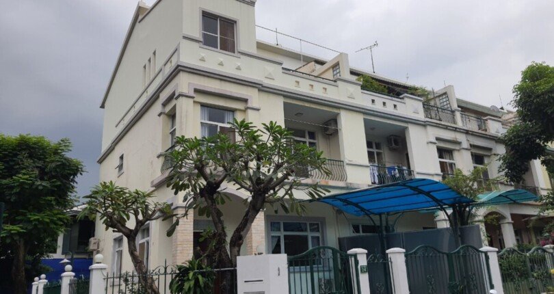 z4809903907718 8b6728377bc4608ae3d4c2a6dcb3be4e 810x430 - Cho thuê biệt thự Hưng Thái 2, căn góc 3 mặt tiền, vị trí đẹp nhất khu, nhà hoàn thiện cơ bản, giá chỉ 1700$/ tháng