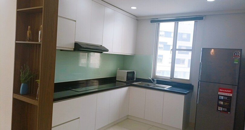 Bep can ho cna ban 810x430 - Bán căn hộ chung cư Scenic Valley 2, 02pn, giá 4.1 tỷ, nội thất đầy đủ, nhà có hợp đồng thuê.