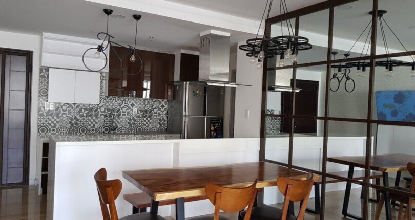 bep can ho ban 12 810x430 - Bán căn hộ 101m2, tầng cao, 03pn, giá 5.6 tỷ, đầy đủ nội thất, tặng kèm 01 ô đậu xe ô tô.