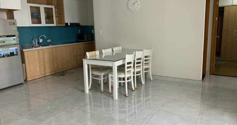 bep can ho ban 14 810x430 - Bán căn hộ 89m2, 02pn, chung cư Scenic Valley 1, view hồ bơi, giá 4.9 tỷ, nội thất đầy đủ.