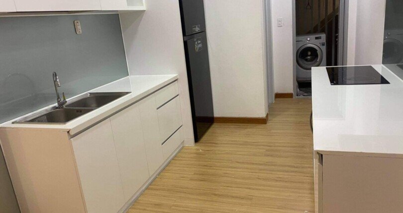 bep can ho ban 2 810x430 - Căn hộ chung cư Scenic Valley 1, 03pn, giá 5.550 tỷ, nội thất đẹp, view hồ bơi, nhà đang trống.