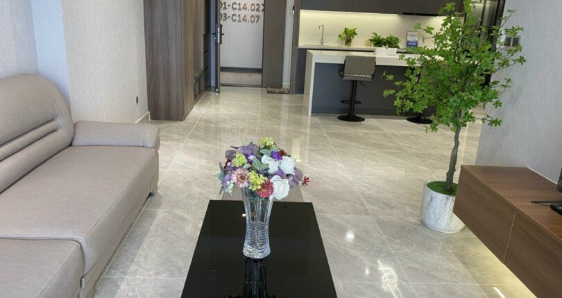 can canh phong khach can ho ban 1 810x430 - The Peak Midtown Phú Mỹ Hưng giá bán căn hộ 3 phòng ngủ t11/2023