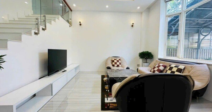 can canh phong khach nha dat cho thue 810x430 - Cho thuê nhà đất Khu biệt thự Mỹ Phú 3 Quận 7 T11/2023 giá rẻ