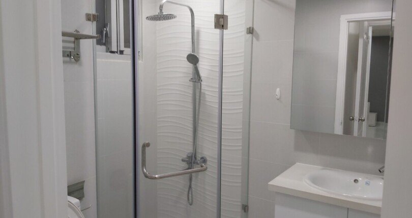 can canh toilet day du trang thiet bi 1 810x430 - Mua bán căn hộ block G Khu dân cư Scenic Valley 1 Quận 7 T11/2023 giá rẻ