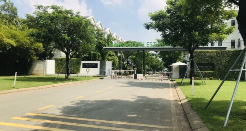 cong vao khu dan cu nine south nha be 810x430 - Chính chủ gửi bán biệt thự Khu Nine South Nhà Bè T11/2023 giá rẻ