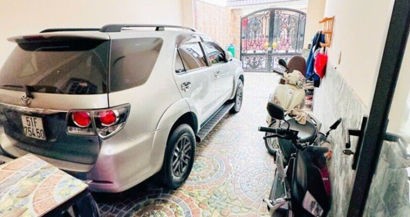 gara dau xe o to rong rai 810x430 - Mua bán nhà đất mặt đường Trần Thị Liền Khu dân cư Làng Đại Học Khu B Nhà Bè T11/2023 giá rẻ