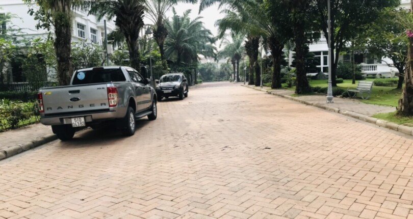 hinh anh duong noi khu chateau 4 810x430 - Giảm 10 tỷ bán gấp nhà đất Khu dân cư Chateau Phú Mỹ Hưng Quận 7 T11/2023