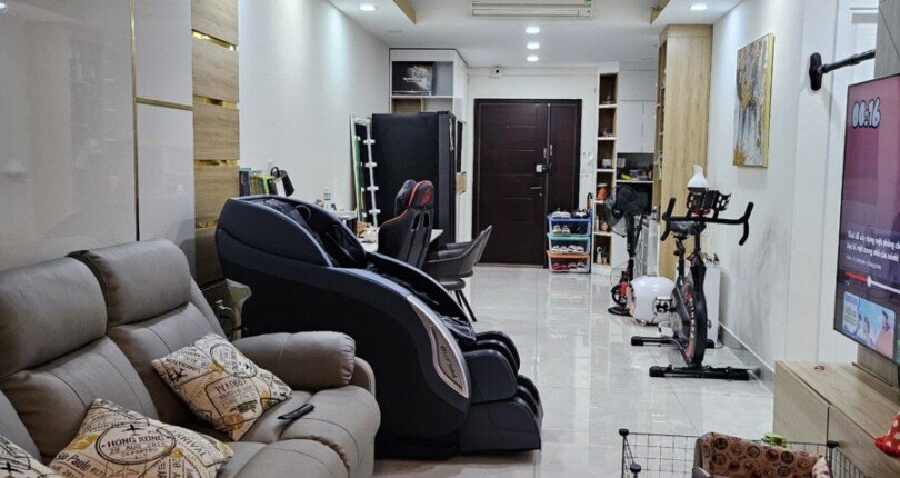 hinh anh phong khach can ho ban 1 810x430 - Bán nhanh trong tuần căn hộ chung cư Scenic Valley 1, 101m2, giá 5.4 tỷ, nội thất đầy đủ, view hồ bơi.