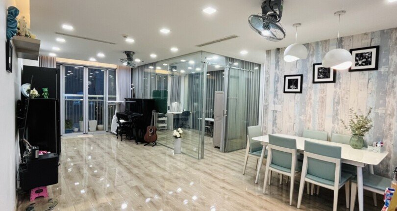 hinh anh phong khach can ho scenic valley 1 cho thue 810x430 - Cho thuê căn hộ Chung cư Scenic valley 1 Quận 7 T11/2023 giá rẻ