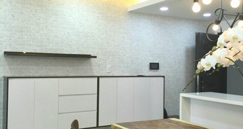 hinh anh phong ngu can ho ban 6 810x430 - Bán căn hộ 101m2, tầng cao, 03pn, giá 5.6 tỷ, đầy đủ nội thất, tặng kèm 01 ô đậu xe ô tô.