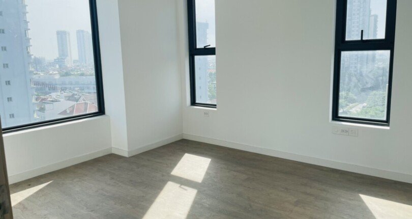 hinh anh phong ngu master trong can ho nhie cua so 810x430 - Giá mua bán căn hộ Chung cư Hưng Phúc Premier T11/2023