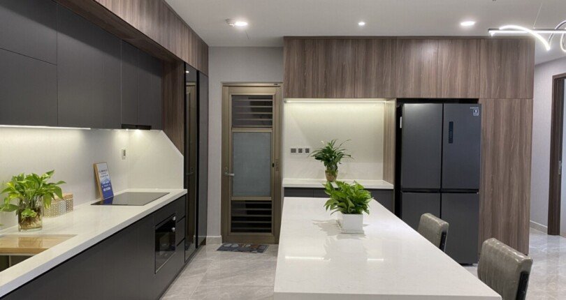 khong gian bep rong rai sang trong 810x430 - The Peak Midtown Phú Mỹ Hưng giá bán căn hộ 3 phòng ngủ t11/2023
