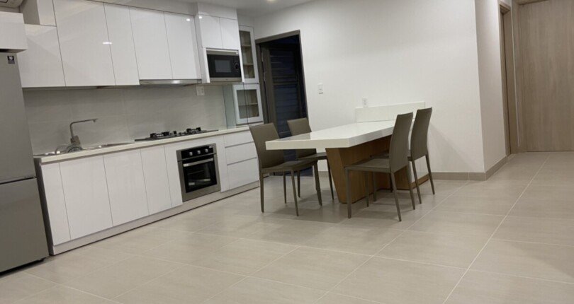 khong gian phong an va bep trong can ho ban 810x430 - Bán gấp căn hộ Saigon South căn góc view sông tầng cao có ô xe nội thất cao cấp có sổ hồng giá 5,1 tỷ