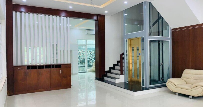 khong gian tang tret nha biet thu cho thue 810x430 - Cho thuê nhà Biệt thự song lập Kdc Him Lam Tân Hưng Quận 7 giá rẻ