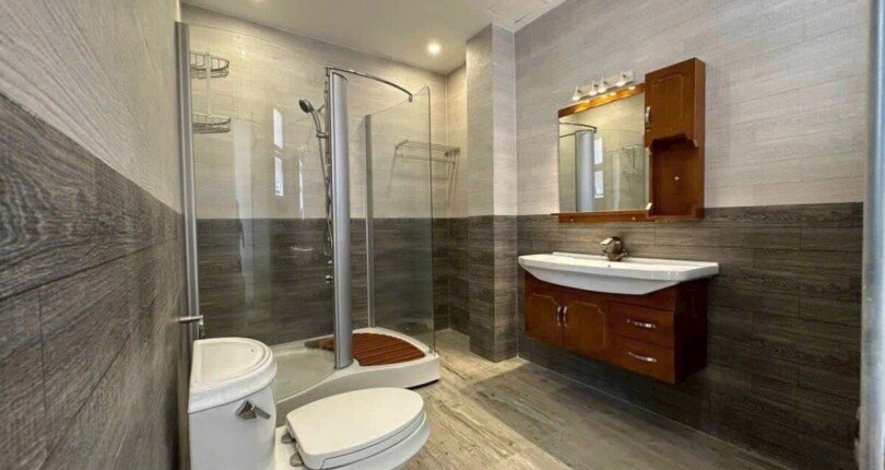 nha biet thu cho thue co 3 toilet day du thiet bi cao cap nhu hinh 810x430 - Cho thuê nhà đất Khu biệt thự Mỹ Phú 3 Quận 7 T11/2023 giá rẻ