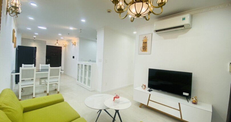 phong khach can ho ban 17 810x430 - 3.9 tỷ , sở hữu căn hộ 70m2, 02PN, ngay trung tâm Phú Mỹ Hưng, với đầy đủ nội thất hiện đại.