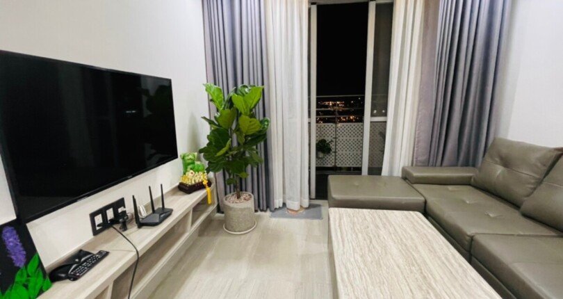 phong khach can ho ban 29 810x430 - Cần bán căn hộ 80m2, 02pn, chung cư Scenic Valley 1 , giá 4.8 tỷ, tầng cao, view hồ bơi.