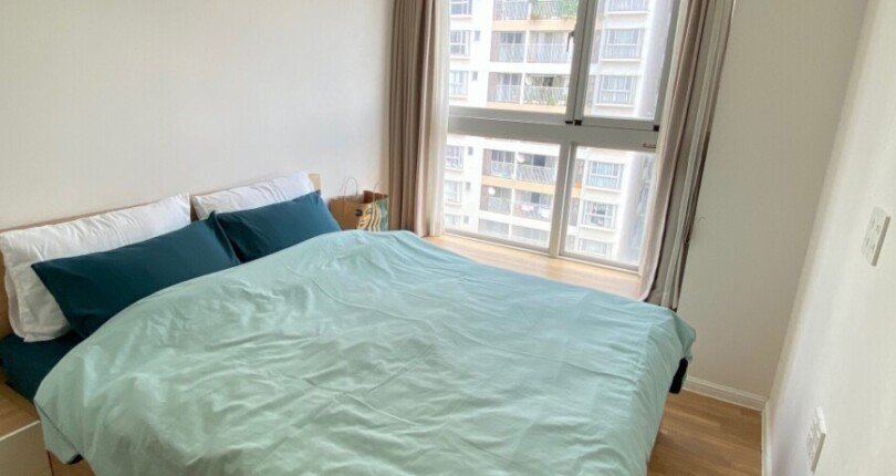 phong ngu can ho ban 8 810x430 - Bán căn hộ chung cư Scenic Valley 1, 02pn,view hồ bơi, giá 4 tỷ, nội thất đầy đủ, nhà có hợp đồng thuê.