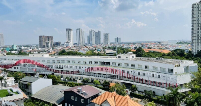 phong ngu can ho view truc dien truong quoc te canada 810x430 - Bán gấp căn hộ Mỹ Khang, lầu cao, căn góc view Đông Bắc hồ bơi không ồn