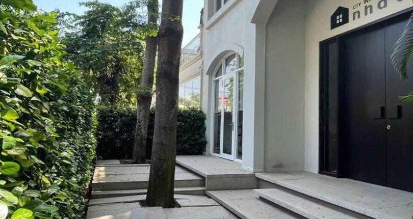 sanh truoc nha ban 810x430 - Mua bán nhà đất Khu biệt thự Mỹ Gia 2 mặt Đường số 17 t11/2023 giá rẻ