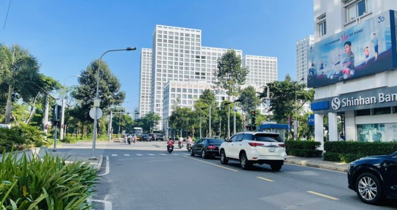 toa nha gan nga tu duong nguyen van linh va duong nguyen cao khu do thi phu my hung 810x430 - Cho thuê tòa nhà văn phòng nguyên căn Quận 7 T11/2023