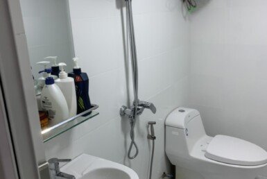 toilet-can-ho-day-du-thiet-bi-nhu-hinh