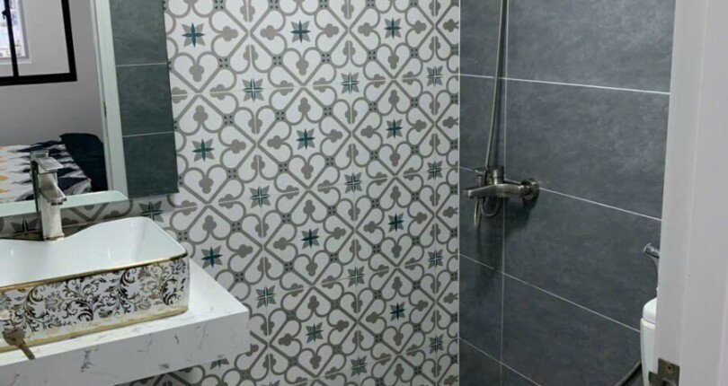 toilet dung chung cho phong khach 810x430 - Mua bán căn hộ FD8 Khu dân cư Hưng Vượng 3 Quận 7 T11/2023 giá rẻ