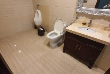 van-phong-co-toilet-rieng