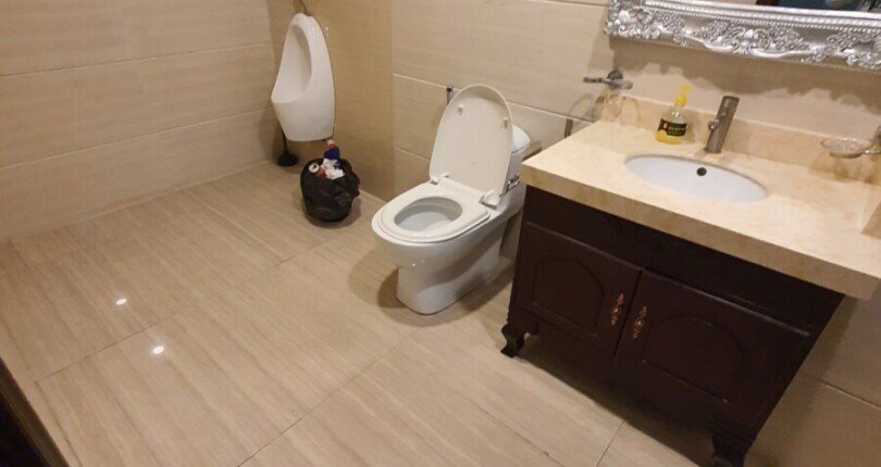 van phong co toilet rieng 810x430 - Cho thuê văn phòng nội khu Hưng Gia 4 Phú Mỹ Hưng Quận 7 T11/2023 giá rẻ
