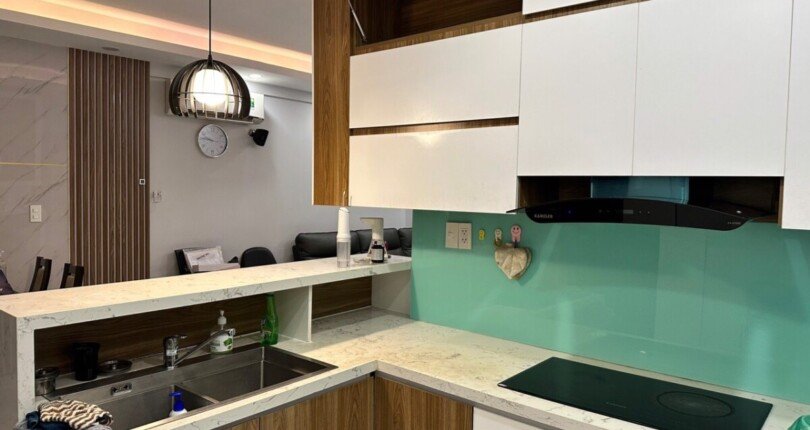 bep can ho ban 9 810x430 - Cần bán căn hộ chung cư Scenic Valley 2, 77m2, tầng cao, giá 4.2 tỷ, nội thất đầy đủ.