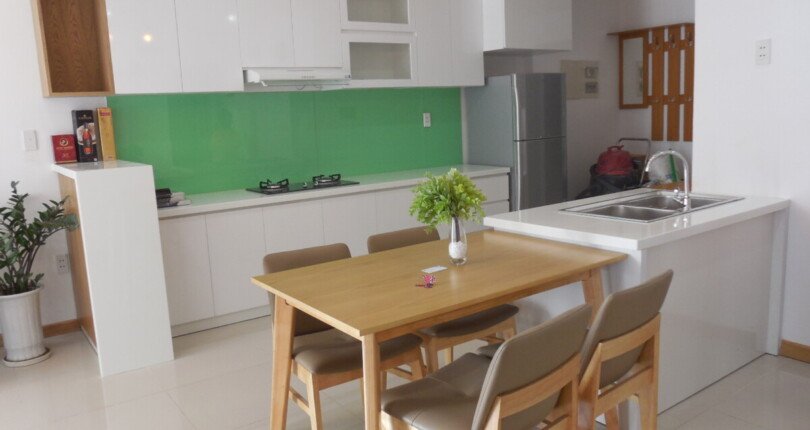 bep can ho cho thue 810x430 - Cho thuê căn hộ chung cư Scenic Valley 1, 70m2, giá 18tr/tháng, nội thất đầy đủ, xem nhà dễ.