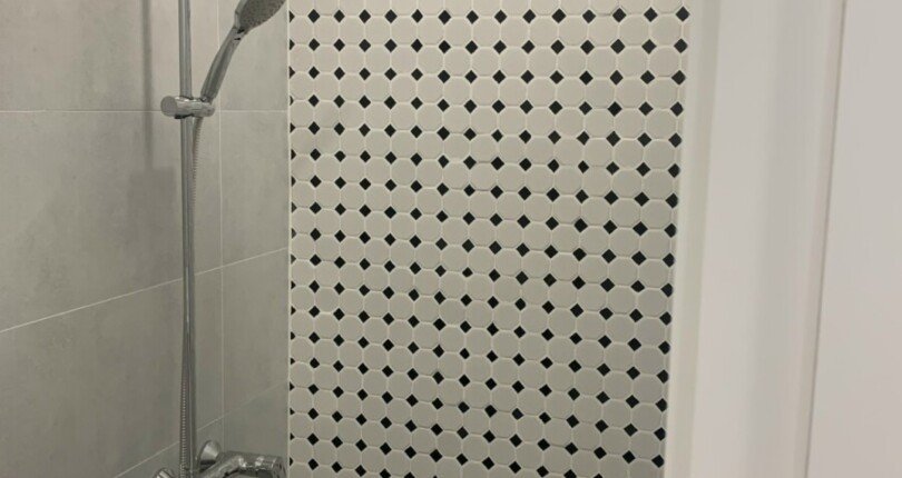 can ho co 2 toilet day du thiet bi nhu hinh 1 810x430 - Bán gấp căn hộ Saigon South Phước Kiển, 65m2, nội thất cao cấp, giá 3,5 tỷ