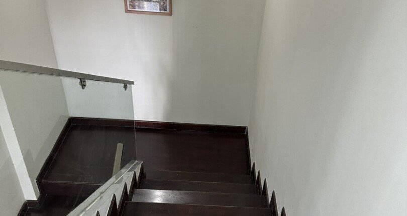 cau thang bo 810x430 - Cho thuê Penthouse khu Chung cư Cảnh Viên 1 T1/2024 giá rẻ