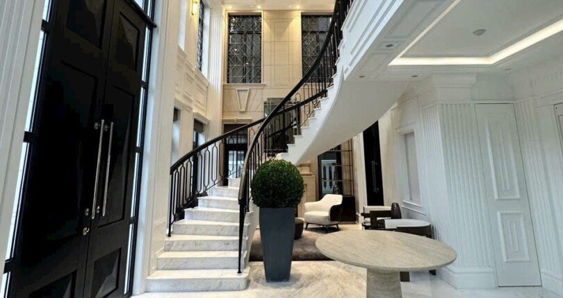 cau thang bo len lau 2 810x430 - Mua bán nhà đất Khu dân cư Mỹ Kim Quận 7 T12/2023 giá rẻ