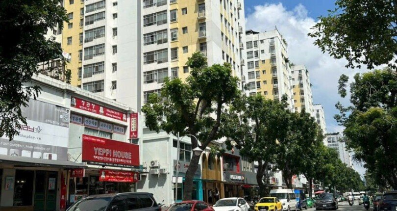 duong pham van nghi quan 7 810x430 - Mua bán Shophouse đường Phạm Văn Nghị Khu dân cư Sky Garden 1 Quận 7 T12/2023